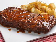 Costelinha de porco com molho de páprica e cravo