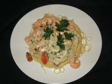 Espaguete com molho cremoso de camarão ao aroma do mar