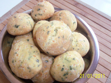 Pãezinhos de ervas e queijo ralado muito fáceis