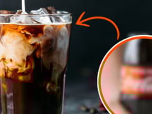 Essa bebida com café viralizou no Tiktok gringo e é o drink tendência de 2025: fácil e rápido de fazer, você precisa experimentar a combinação inusitada