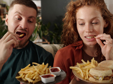 O que acontece com o corpo se você comer 360 gramas de batata frita por dia?