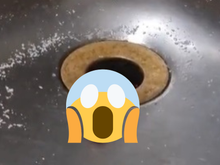 O que essa menina viu no ralo da pia vai te dar PESADELOS! Veja agora como evitar que aconteça com você!
