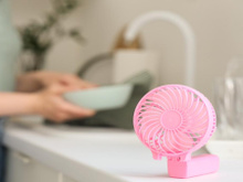 Solução para não passar calor na rua, que cabe no bolso e tem até 7h de duração