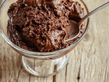 Mousse de chocolate proteico é a sobremesa fitness perfeita para beliscar no pós-treino