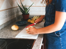 Chega de lágrimas! O truque definitivo para cortar cebola como um chef com precisão e sem choro