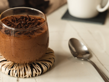 Essa é a receita da minha avó de 99 anos: uma mousse de chocolate que me leva direto pra infância já na primeira colherada