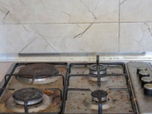 É assim que eu limpo fácil as paredes atrás do fogão, removendo manchas de óleo: deixa limpa e brilhosa!