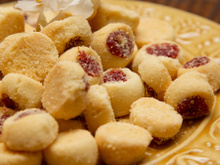 Bolachinhas de fubá com goiabada