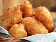 Essa receita de pão de queijo supercremoso vai deixar você nas nuvens de tão gostoso