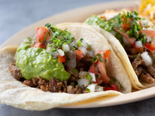 Nunca mais comprei no mercado: essa receita de taco caseiro com 3 ingredientes que vai salvar o seu jantar!