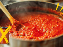 Você nunca mais vai comprar molho de tomate depois que aprender essa receita