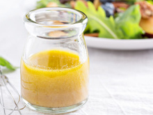 Receita do melhor molho para deixar a salada mais gostosa: doce, picante e muito fácil de fazer