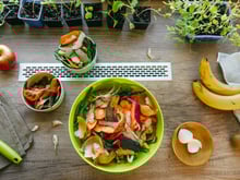 8 formas inteligentes de transformar cascas de frutas e vegetais em comida