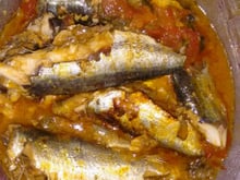 Sardinha fresca na panela de pressão