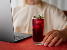 5 bebidas energéticas que vão te acordar de manhã (que não são café)