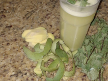 Suco de manga verde com hortelã 