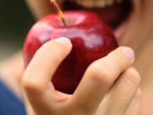 Já foi identificado o melhor horário do dia para comer uma maçã: veja quando ela oferece mais benefícios