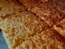 Mané Pelado (bolo de mandioca, queijo e coco)