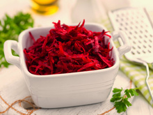 Beterraba-palha é o crouton saudável que vai salvar a sua salada; veja como fazer na airfryer