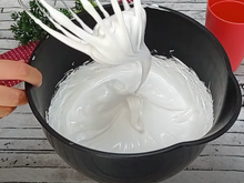 Adeus chantilly, bye-bye chantininho: cobertura para bolos de leite condensado com apenas 2 ingredientes é rápida, fácil e econômica