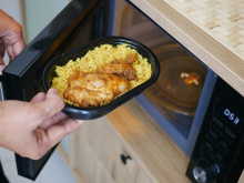 Revelado por que você não deve colocar comida no centro do micro-ondas; as pessoas usam errado há mais de 20 anos