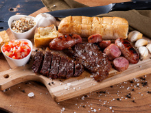 Calculadora de churrasco: quantos quilos de carne por pessoa e o que não pode faltar