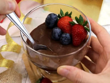 Sobremesa cremosa de chocolate sem açúcar e sem lactose: sempre faço essa receita para meus amigos veganos no fim do ano
