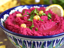 Esse petisco de beterraba que aprendi com uma chef é viciante e acaba em segundos quando faço aqui em casa