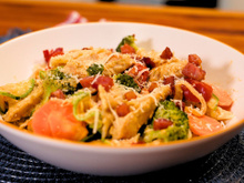 Essa receita com nome mais chique que o meu vai te deixar querendo lamber a panela: veja como fazer chicken pasta primavera