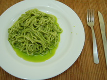 Espaguete ao pesto de couve