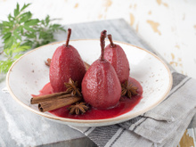 Peras ao vinho: confira a receita deliciosa