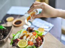 4 ideias para saborosos molhos de salada sem azeite