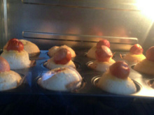 Pão de queijo com salsichas