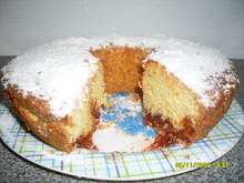 Bolo de fubá com goiabada