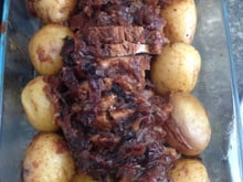 Carne assada com linguiça ao molho de cerveja preta