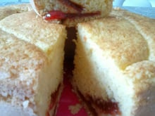 Bolo de fubá com goiabada