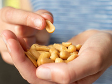 Comer muito amendoim faz mal? Entenda benefícios, efeitos colaterais e muito mais!