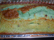 Bolo de cenoura com uvas passas