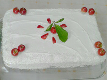 Bolo de acerola confeitado