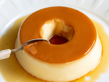 Após 17 anos de tentativas fracassadas, eu acertei o preparo da receita de pudim da minha vó e vou te contar o segredo de família