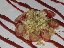 Farofa de ovos com tomate cereja