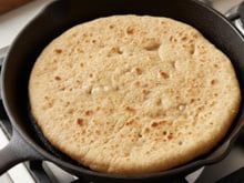 Pronto em 5 minutos: a receita de pão integral na frigideira, sem glúten e sem farinha, para um lanche rápido