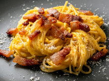 Quer comer um bom macarrão à carbonara em casa? Então siga esse passo a passo para ter um resultado digno de restaurante