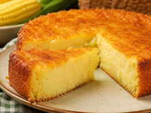 Bolo de milho de liquidificador: bata tudo por 2 minutos e prepare um bolo cremoso e irresistível