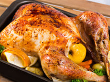 Esse é o tempo de cozimento para o frango assado, de acordo com o peso, para que fique suculento e crocante