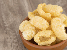 Como fazer pururuca de pele de porco crocante, sequinha e sem se queimar