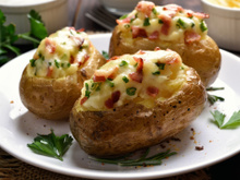 Jantar de luxo gastando pouco: a batata recheada do TudoGostoso que fica pronta num susto