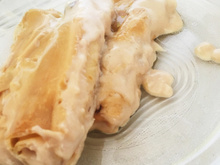 Canelone de queijo e presunto