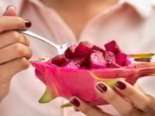 Benefícios da pitaya: o que acontece com o seu corpo se comer a fruta exótica todos os dias