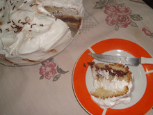 Bolo rápido de chocolate e chantilly